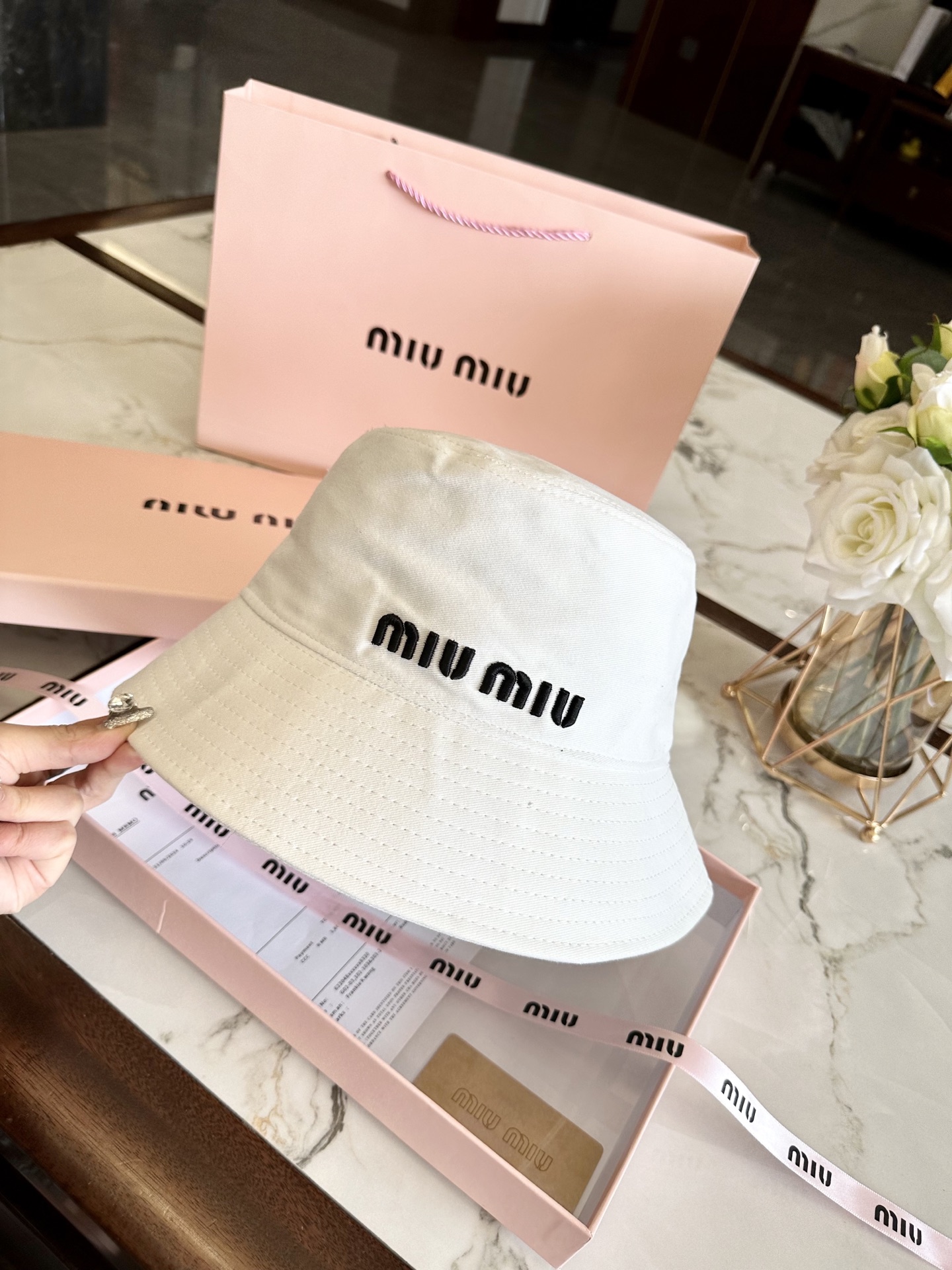 miu miu hat model 29